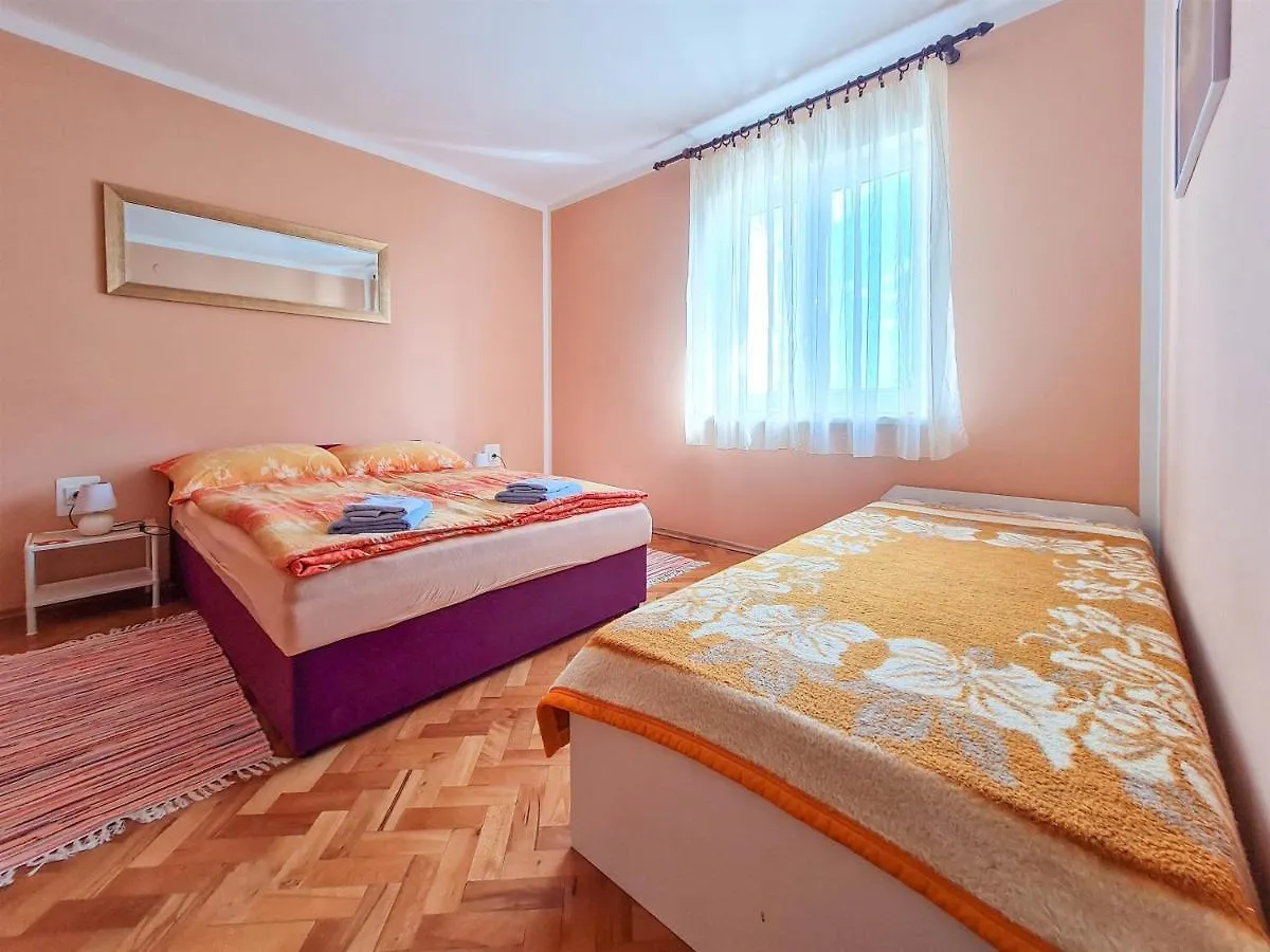 Apartment Roses Novi Vinodolski